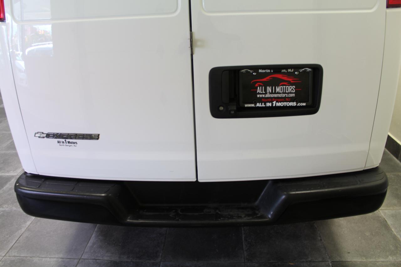 Chevrolet Express Cargo Van RWD 2500 135" 2022
