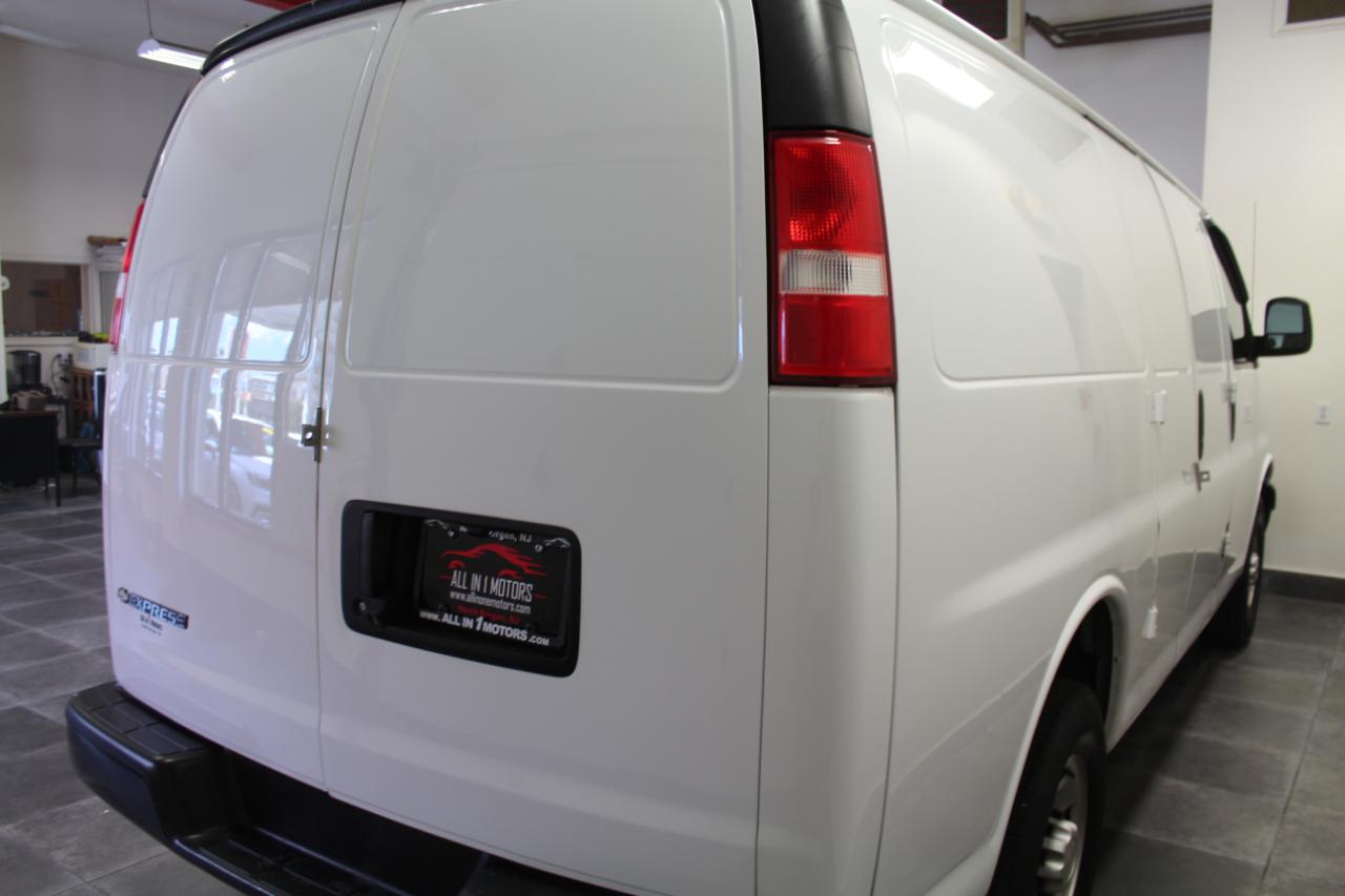 Chevrolet Express Cargo Van RWD 2500 135" 2022