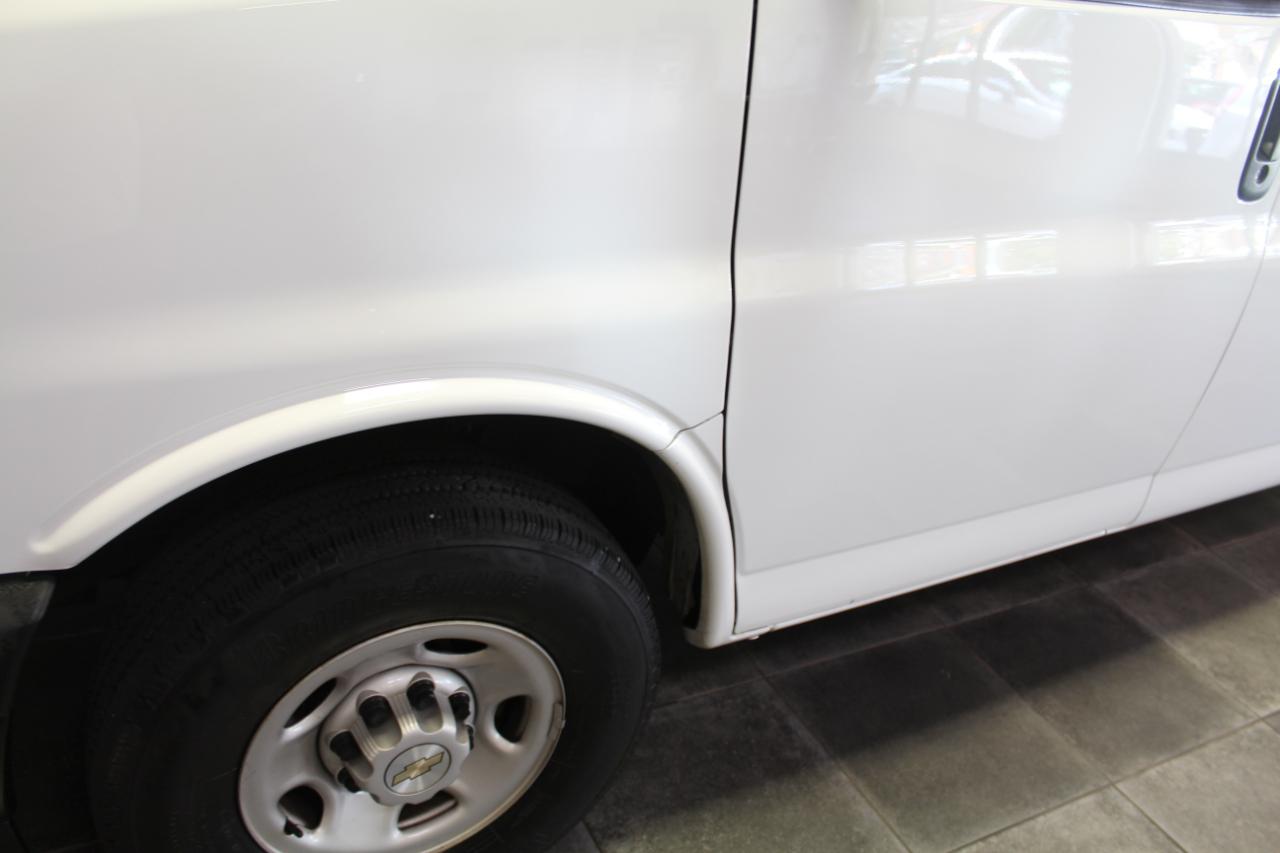 Chevrolet Express Cargo Van RWD 2500 135" 2022