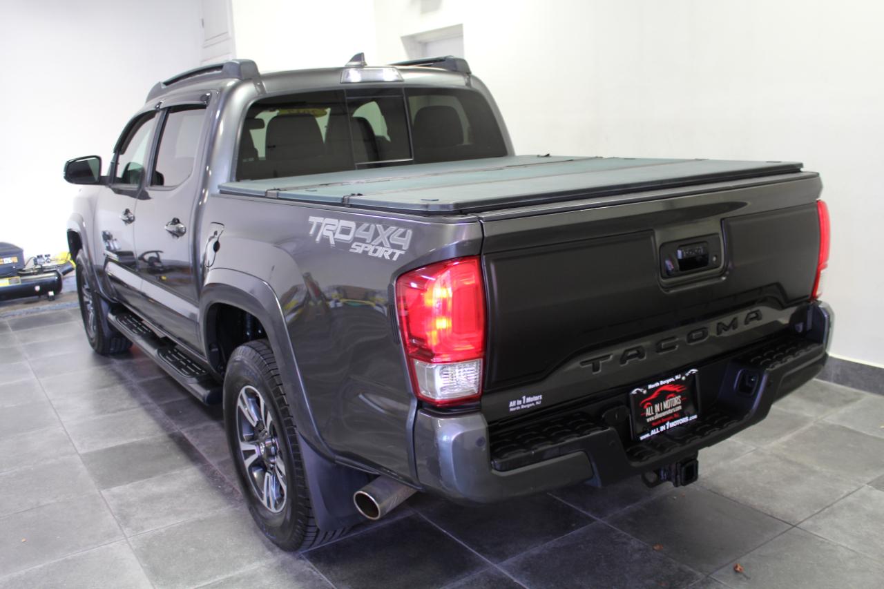 Toyota Tacoma TRD Sport Double Cab 5' Bed V6 4x4 AT (Natl) 2017