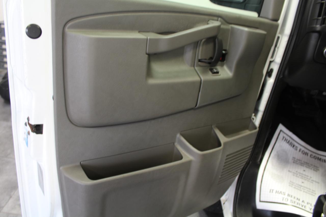 GMC Savana Cargo Van RWD 2500 135" 2016