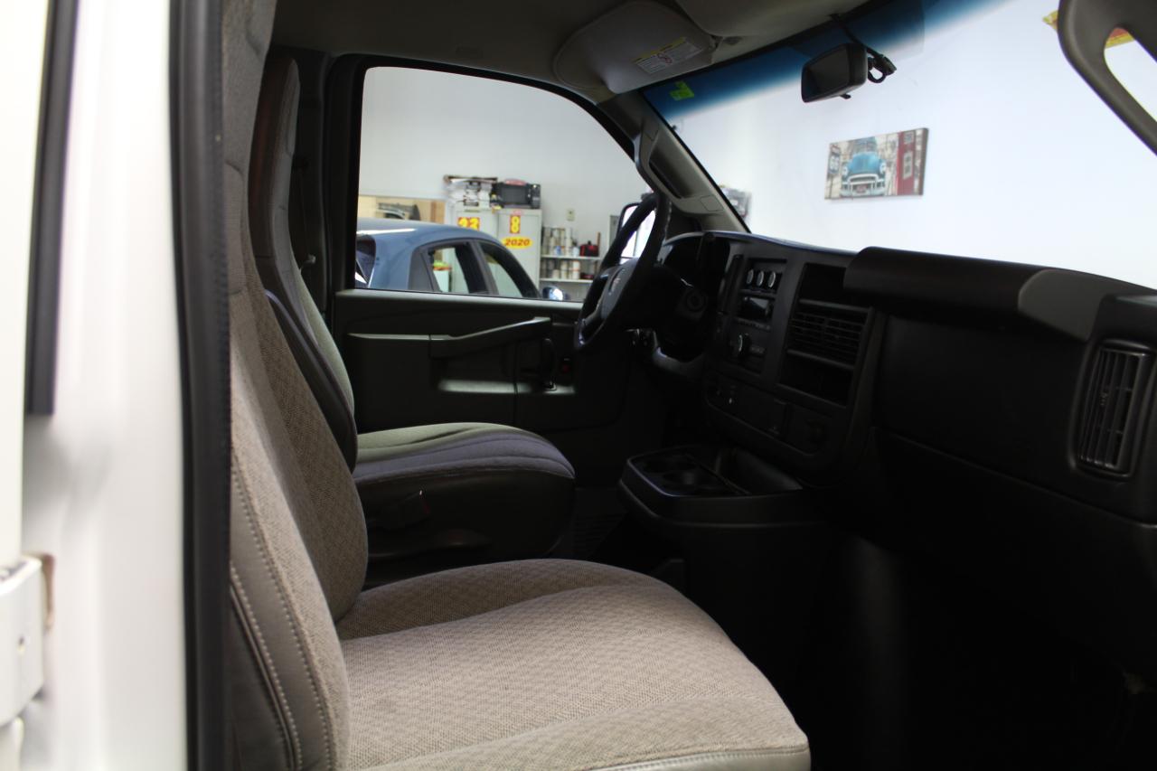 GMC Savana Cargo Van RWD 2500 135" 2016