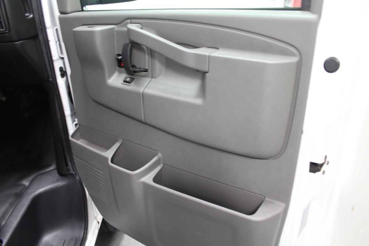 GMC Savana Cargo Van RWD 2500 135" 2016