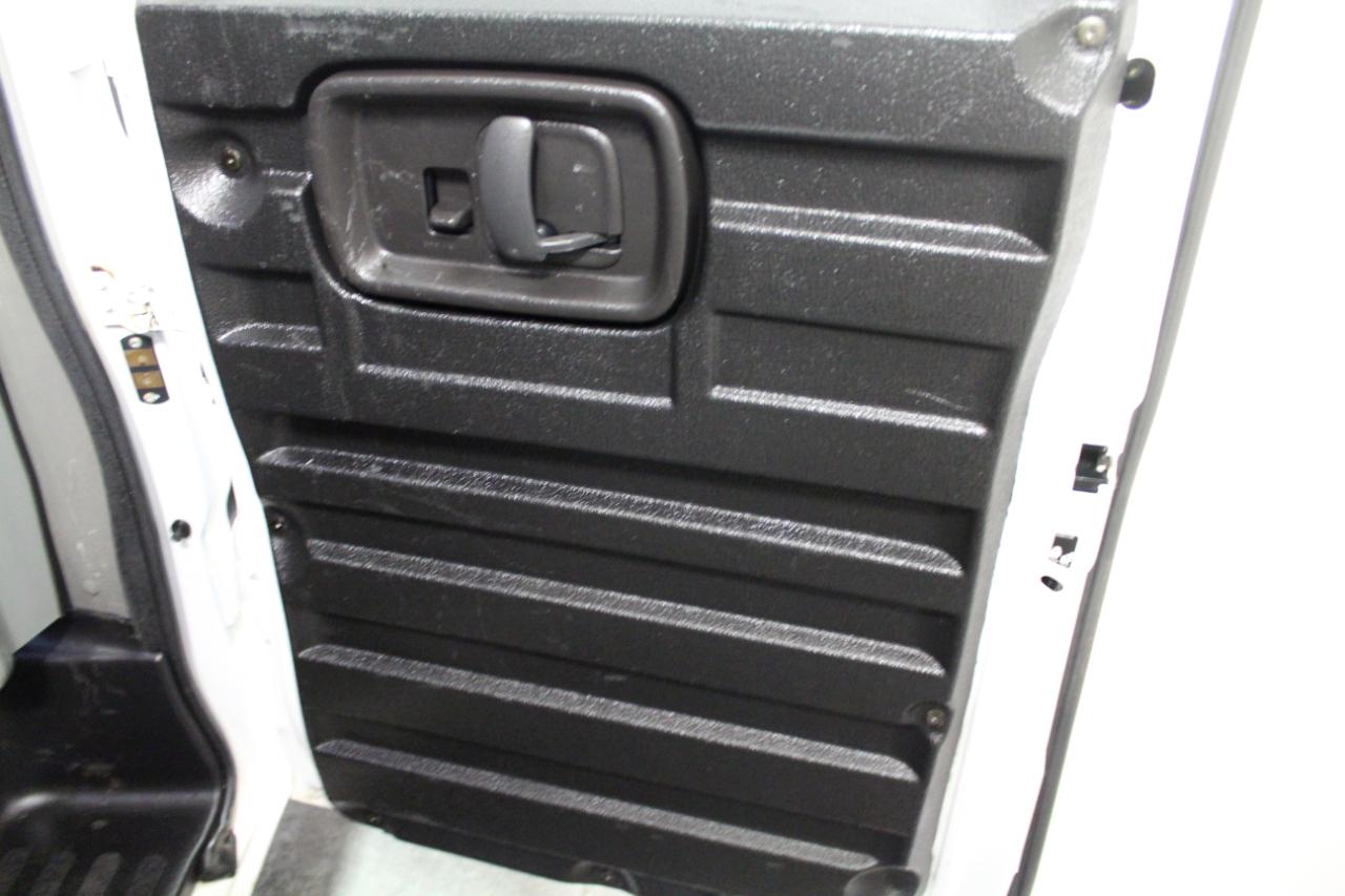 GMC Savana Cargo Van RWD 2500 135" 2016