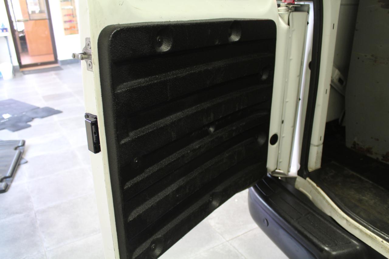 GMC Savana Cargo Van RWD 2500 135" 2016