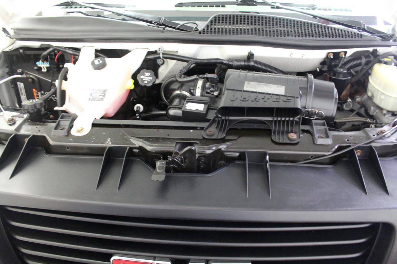 GMC Savana Cargo Van RWD 2500 135" 2016
