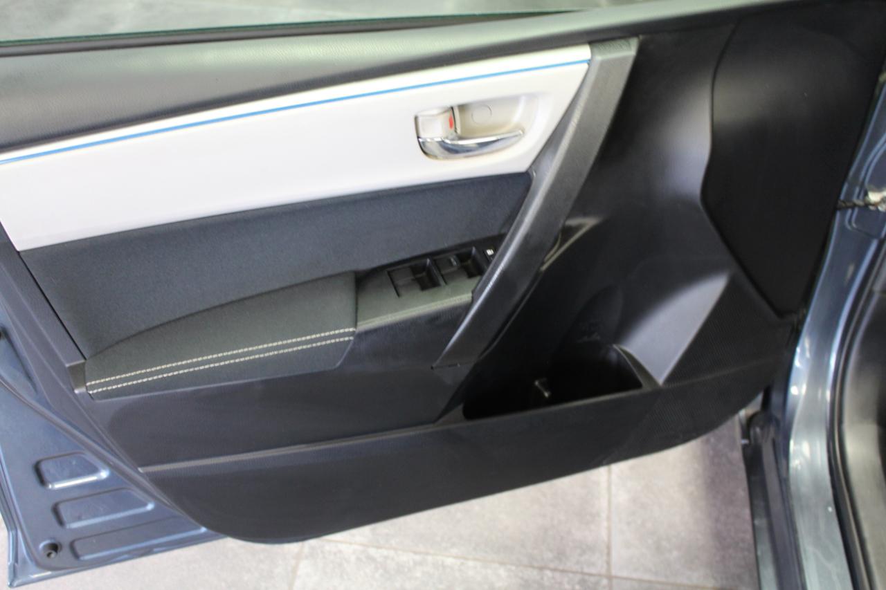 Toyota Corolla 4dr Sdn CVT LE (Natl) 2016