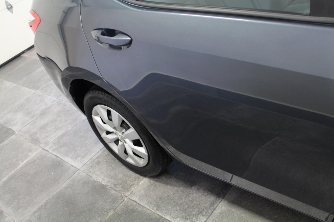 Toyota Corolla 4dr Sdn CVT LE (Natl) 2016