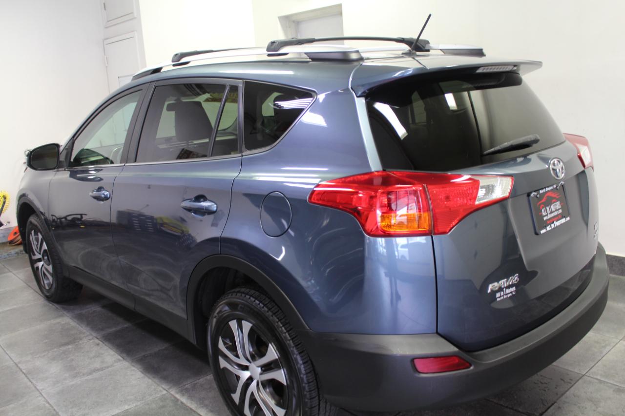 Toyota RAV4 AWD 4dr LE (Natl) 2013