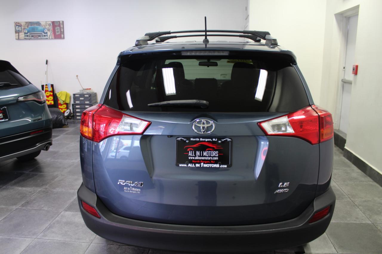 Toyota RAV4 AWD 4dr LE (Natl) 2013