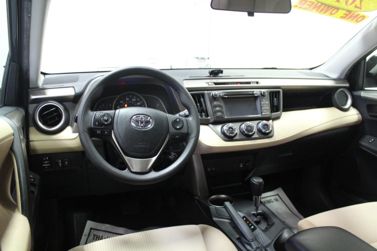 Toyota RAV4 AWD 4dr LE (Natl) 2013