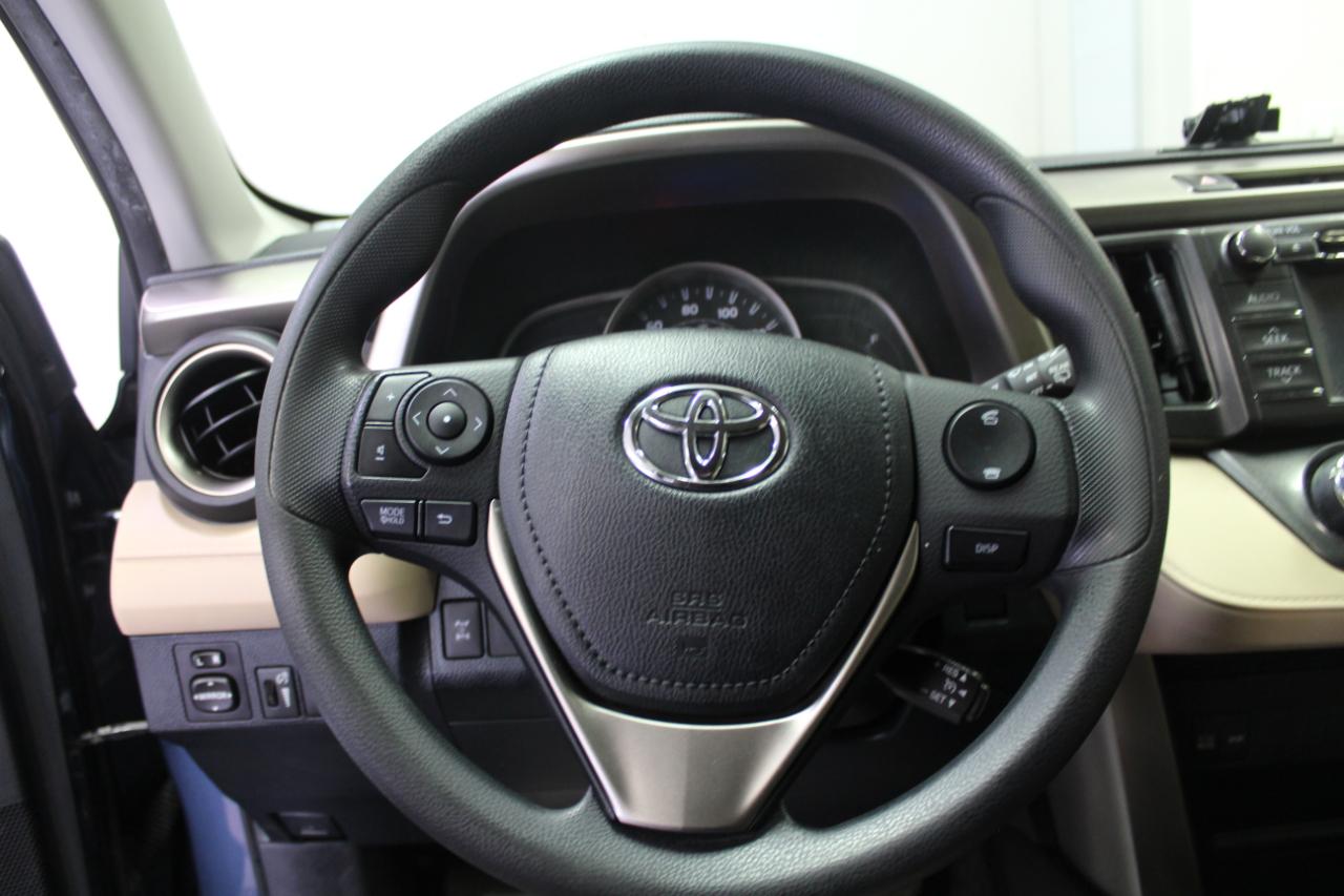 Toyota RAV4 AWD 4dr LE (Natl) 2013