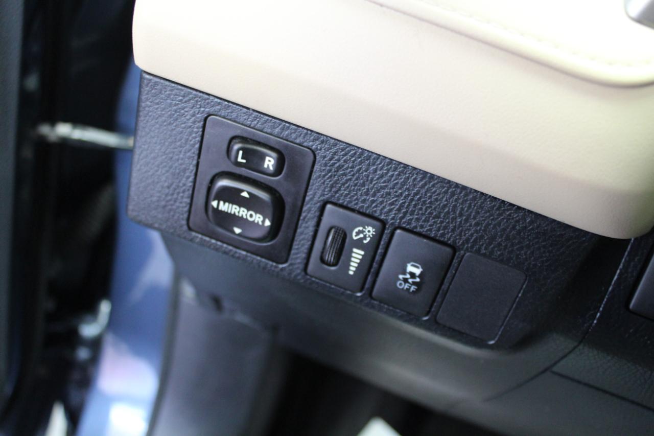 Toyota RAV4 AWD 4dr LE (Natl) 2013