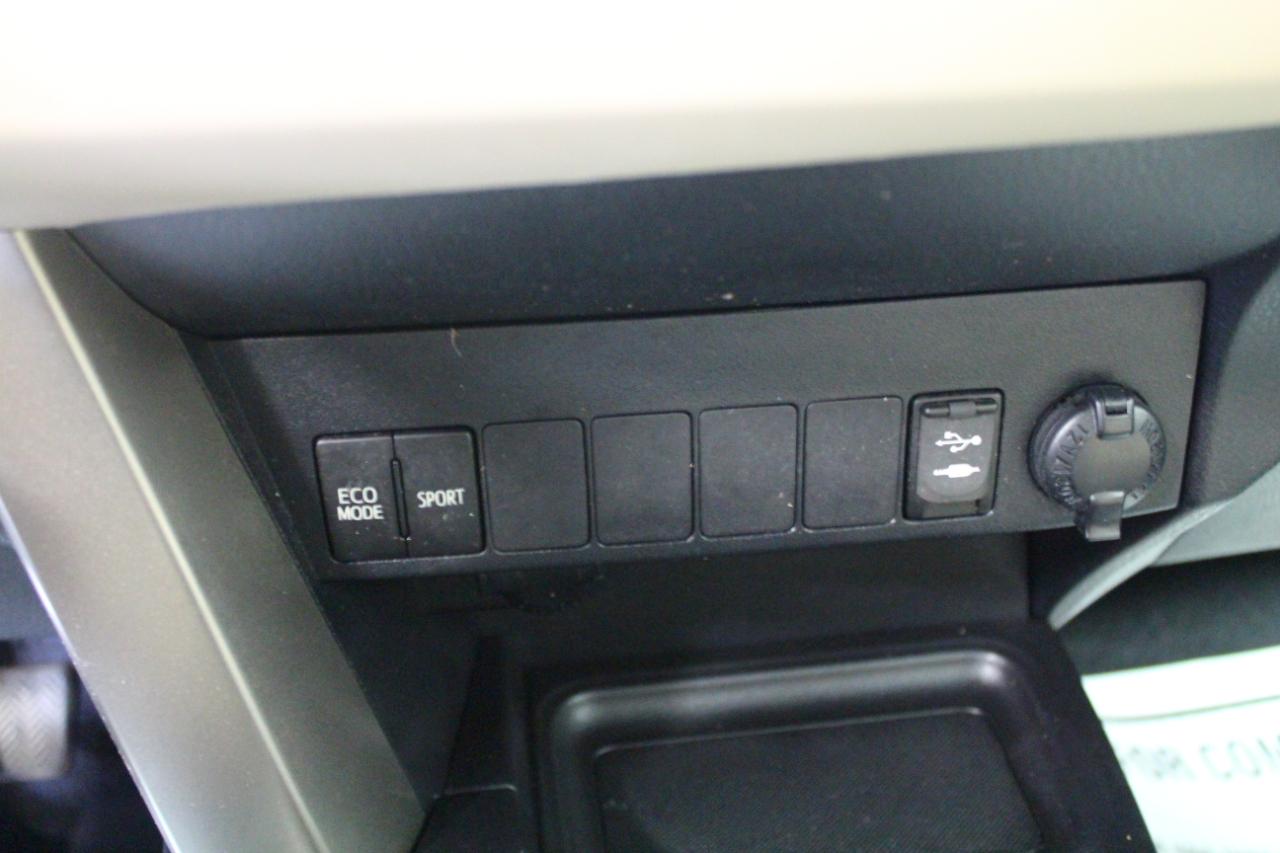 Toyota RAV4 AWD 4dr LE (Natl) 2013