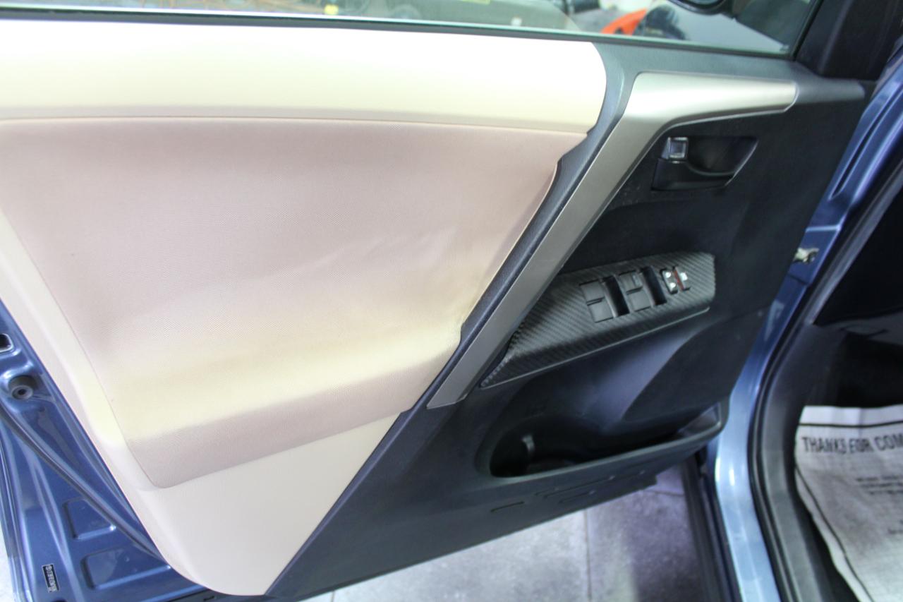 Toyota RAV4 AWD 4dr LE (Natl) 2013