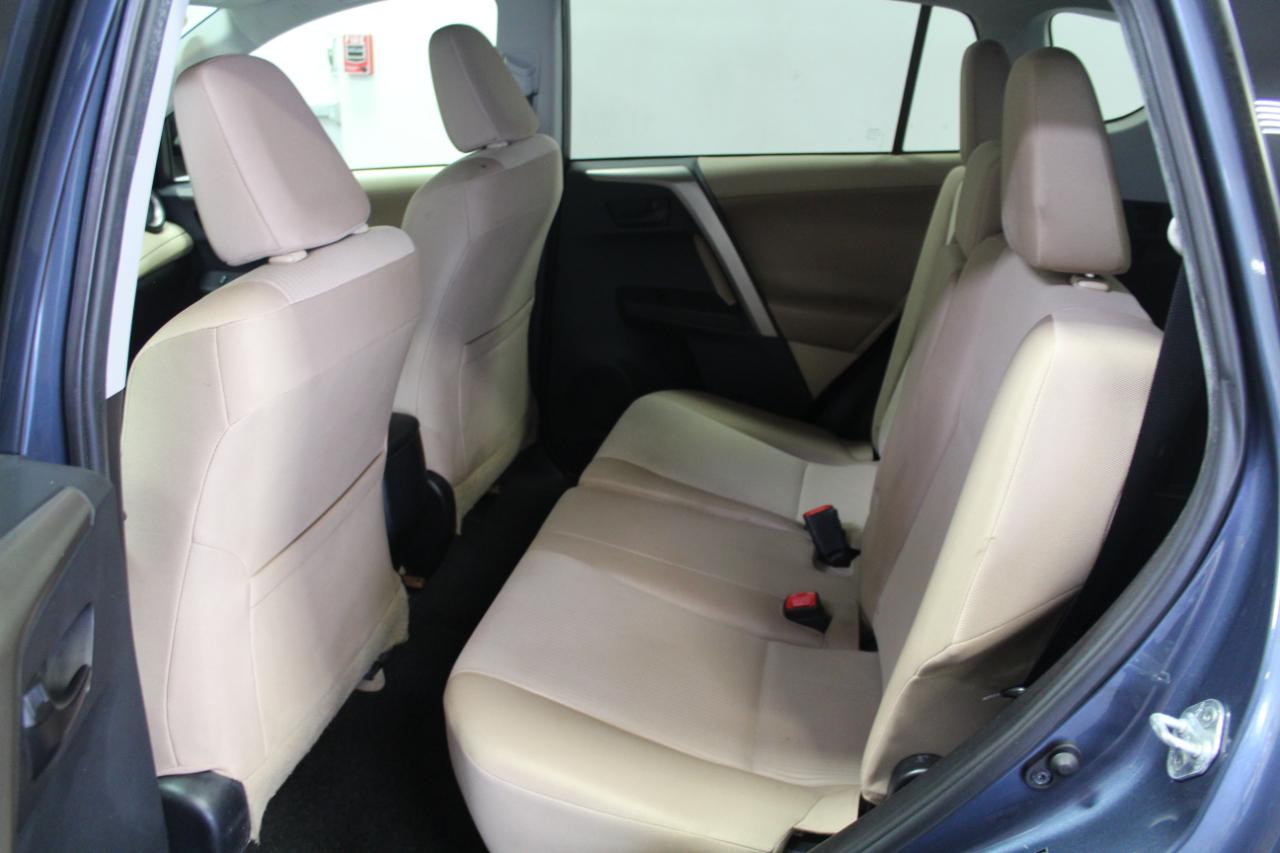 Toyota RAV4 AWD 4dr LE (Natl) 2013