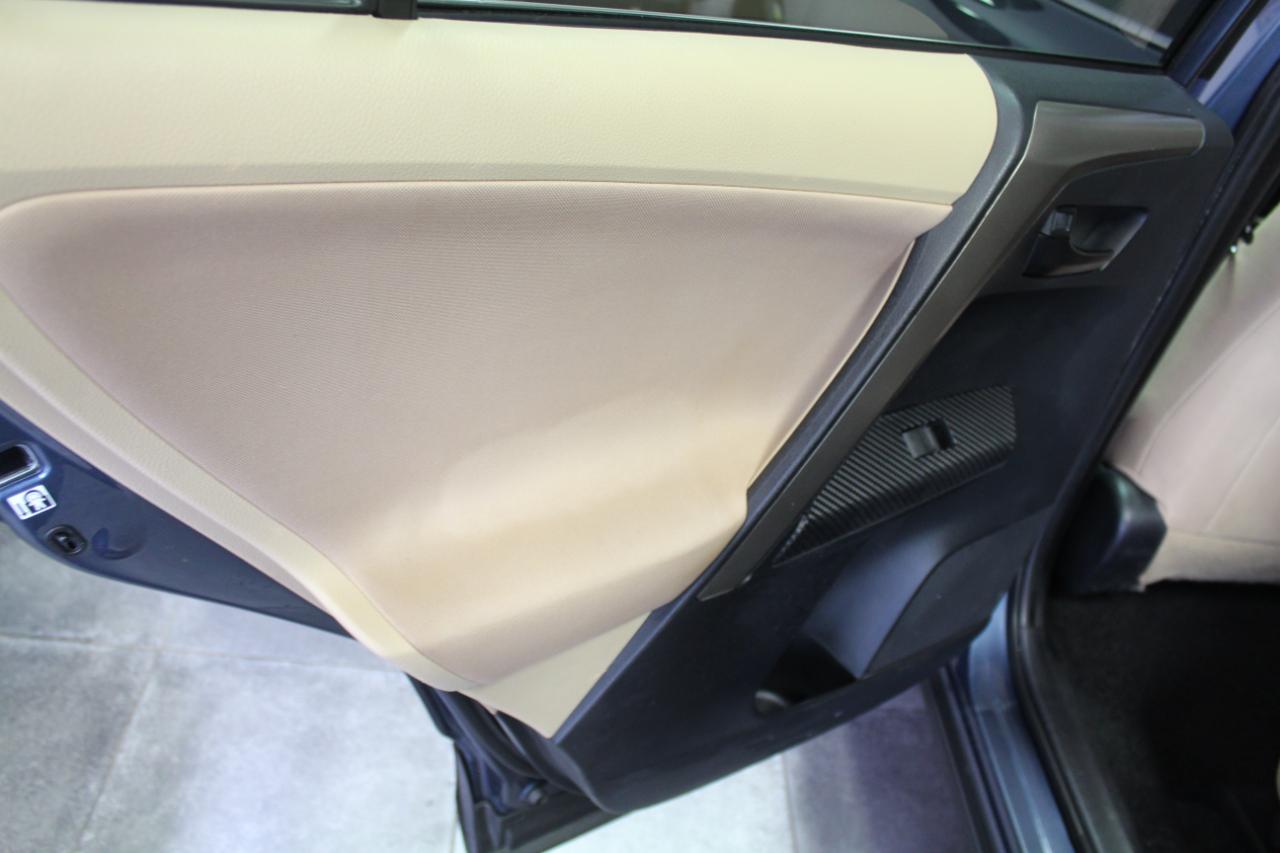 Toyota RAV4 AWD 4dr LE (Natl) 2013