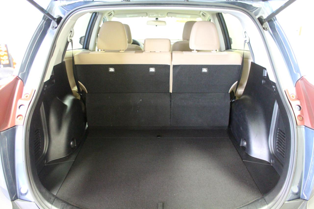 Toyota RAV4 AWD 4dr LE (Natl) 2013