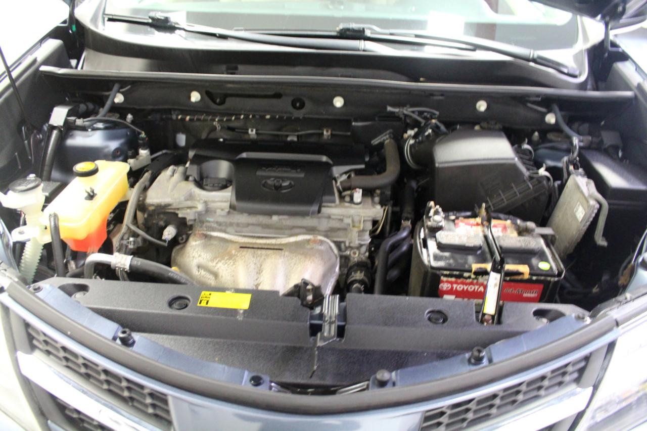 Toyota RAV4 AWD 4dr LE (Natl) 2013
