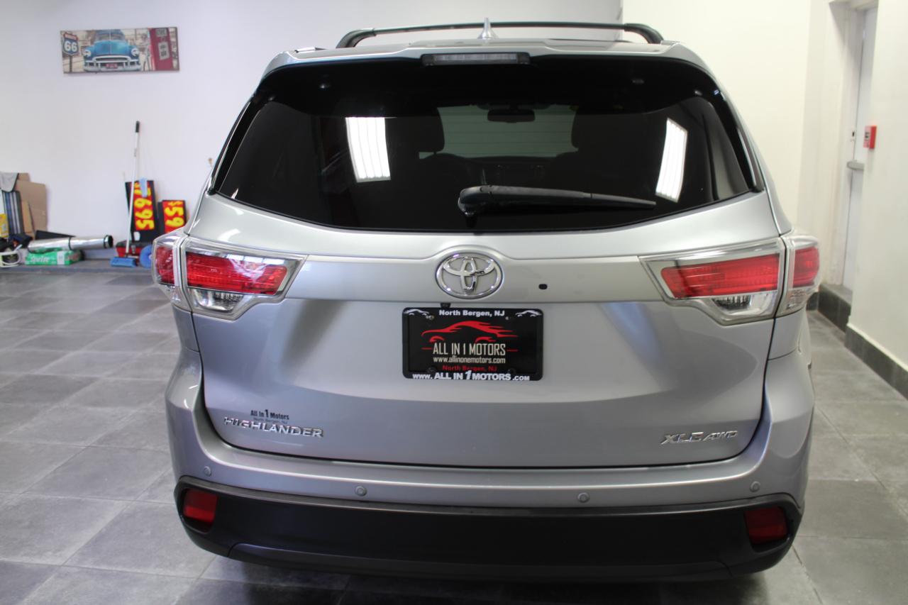 Toyota Highlander AWD 4dr V6 XLE (Natl) 2015