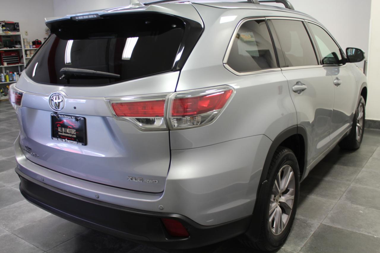 Toyota Highlander AWD 4dr V6 XLE (Natl) 2015