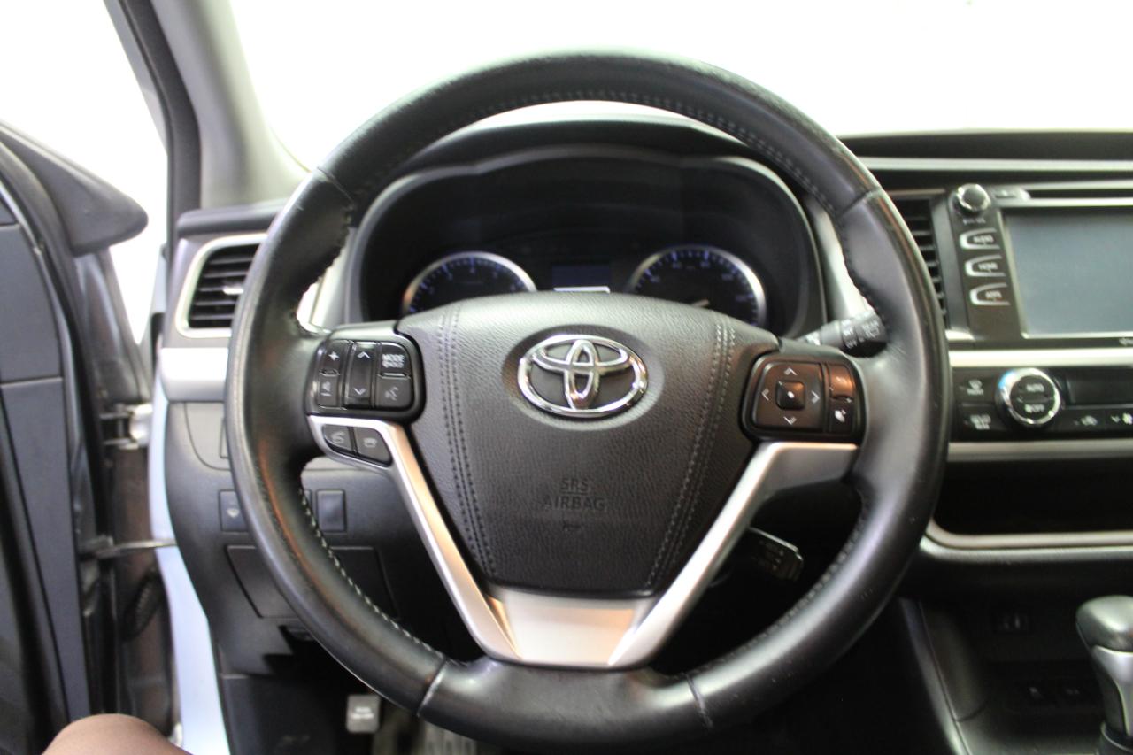 Toyota Highlander AWD 4dr V6 XLE (Natl) 2015