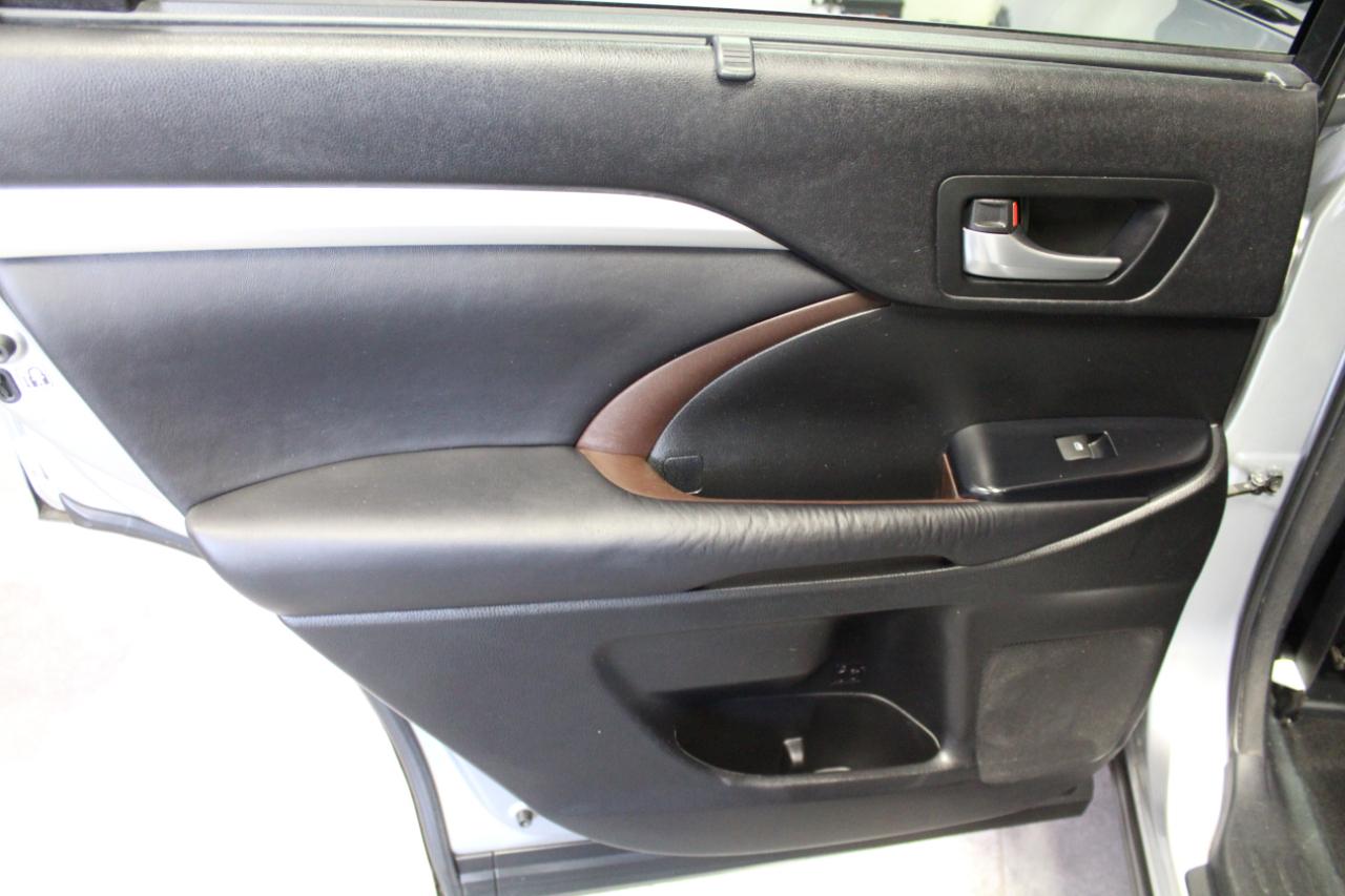 Toyota Highlander AWD 4dr V6 XLE (Natl) 2015