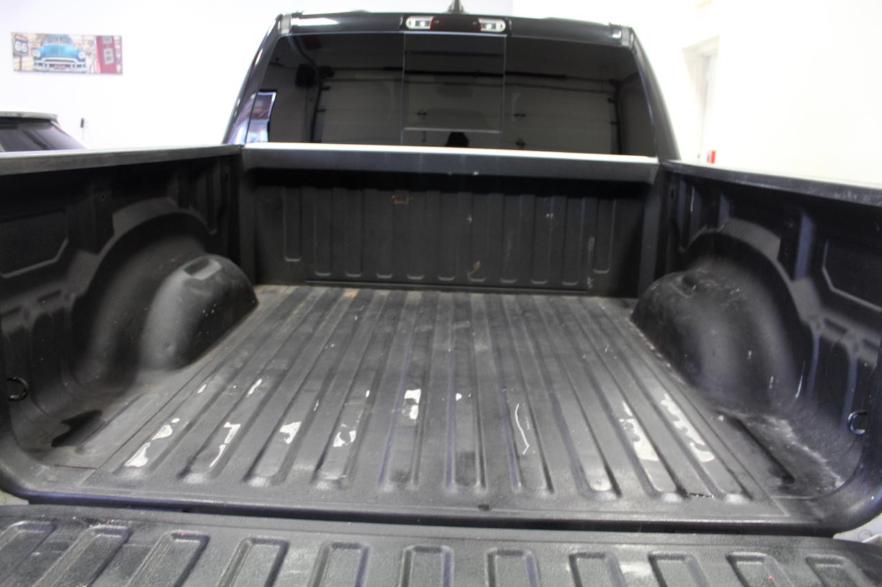 RAM 1500 Big Horn 4x4 Crew Cab 5'7" Box 2020