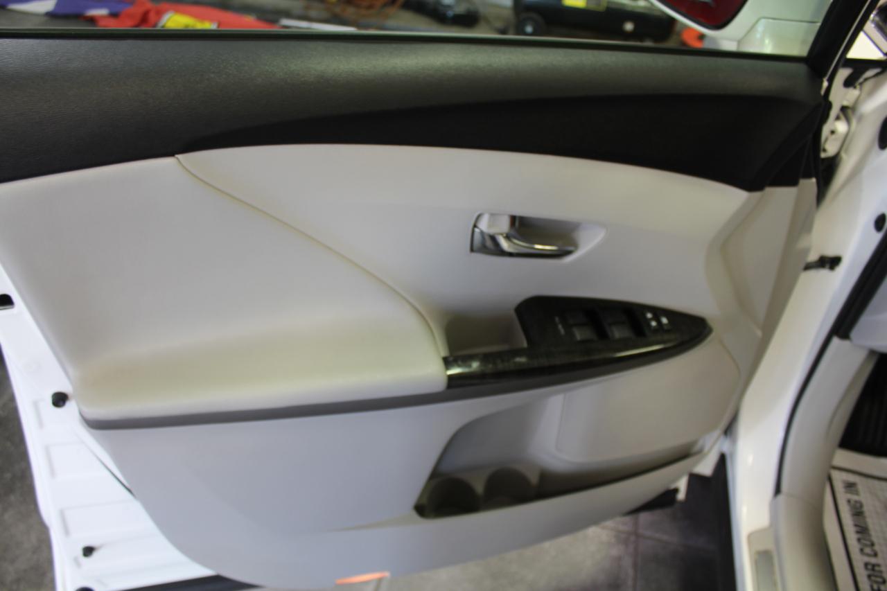 Toyota Venza 4dr Wgn I4 AWD XLE (Natl) 2015