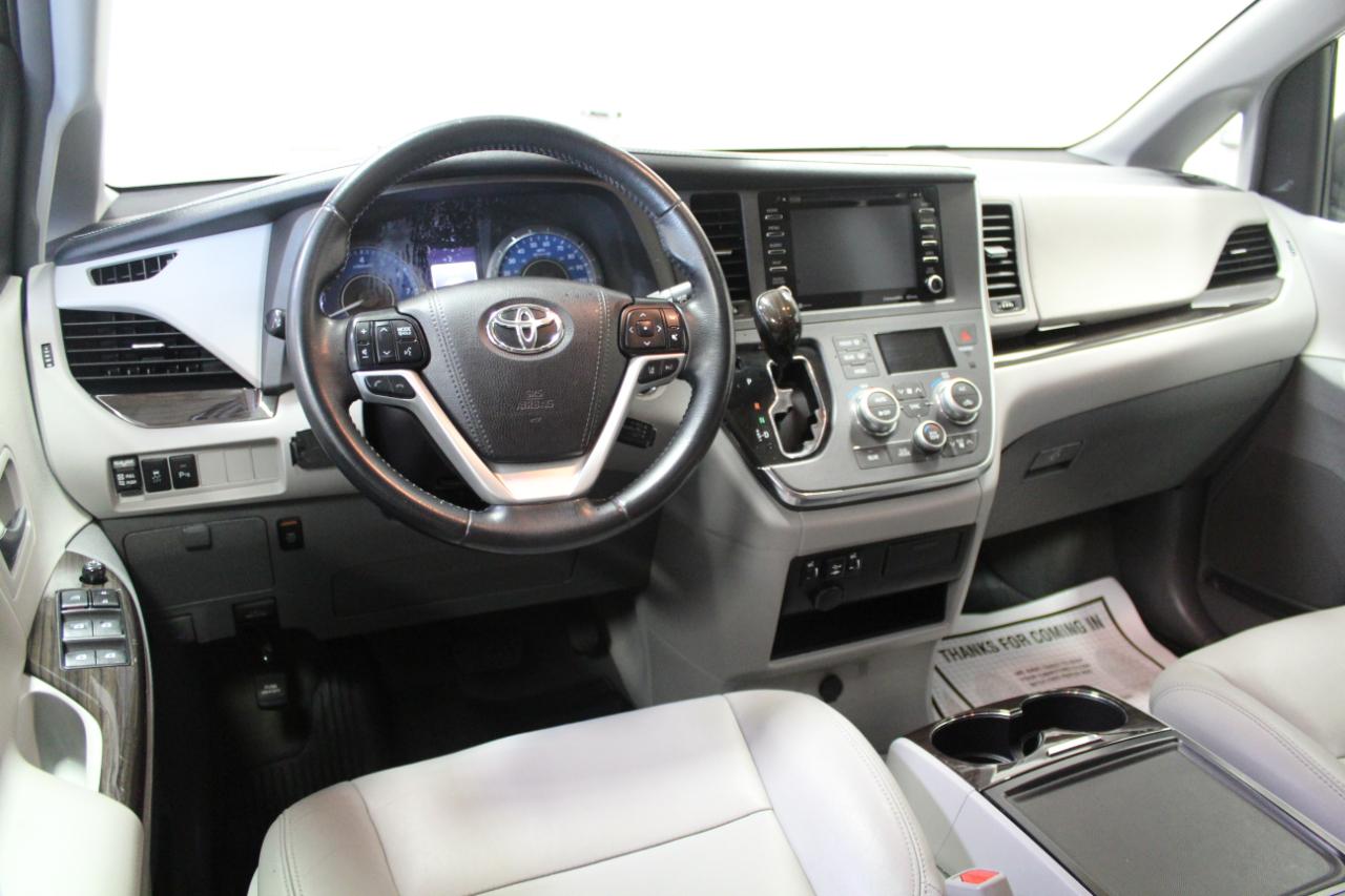 Toyota Sienna XLE AWD 7-Passenger (Natl) 2019