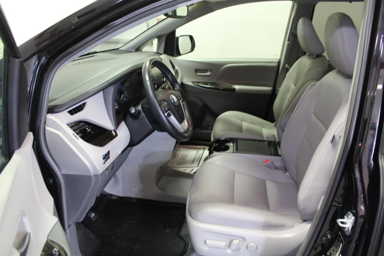 Toyota Sienna XLE AWD 7-Passenger (Natl) 2019