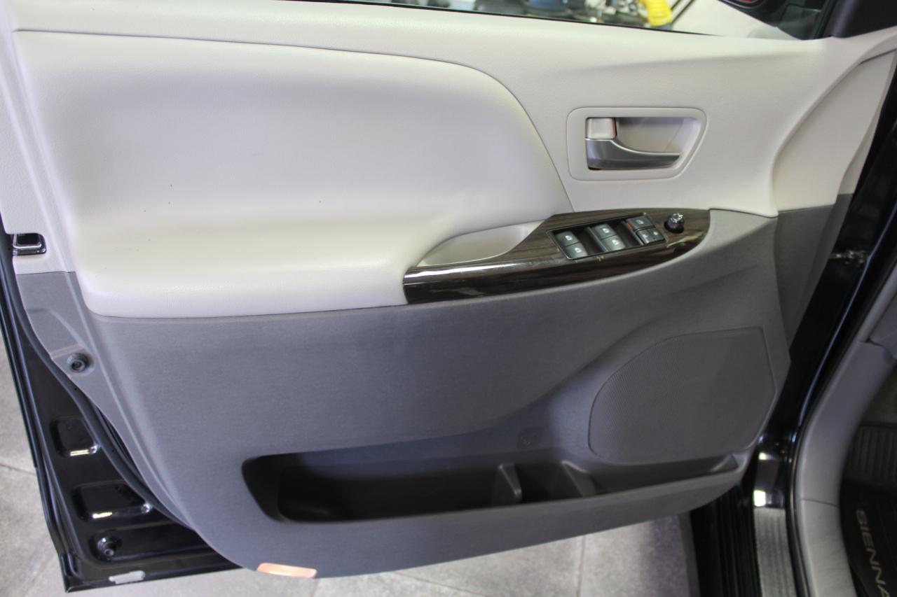 Toyota Sienna XLE AWD 7-Passenger (Natl) 2019