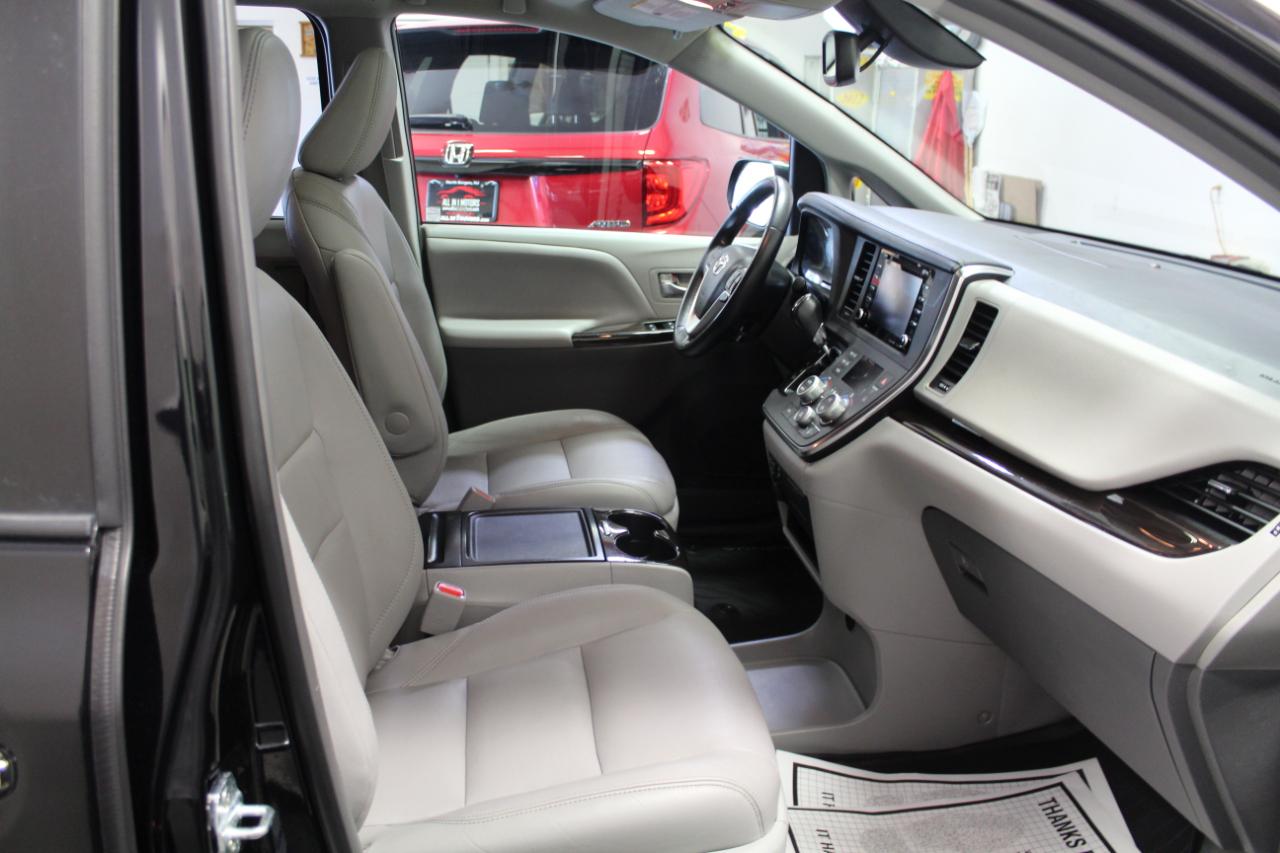 Toyota Sienna XLE AWD 7-Passenger (Natl) 2019