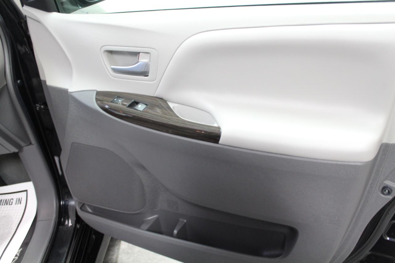 Toyota Sienna XLE AWD 7-Passenger (Natl) 2019