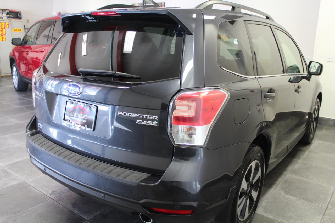 Subaru Forester 2.5i Limited CVT 2017