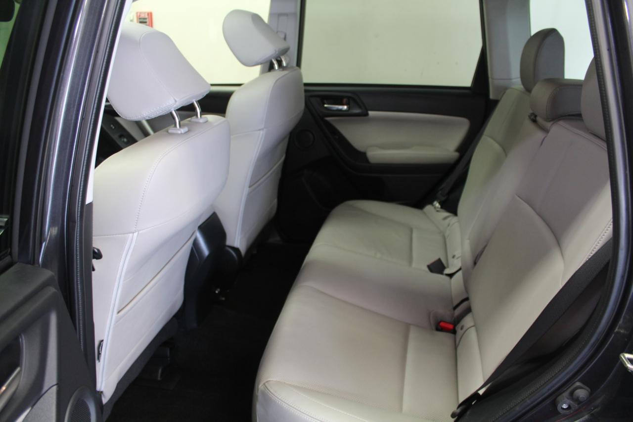 Subaru Forester 2.5i Limited CVT 2017
