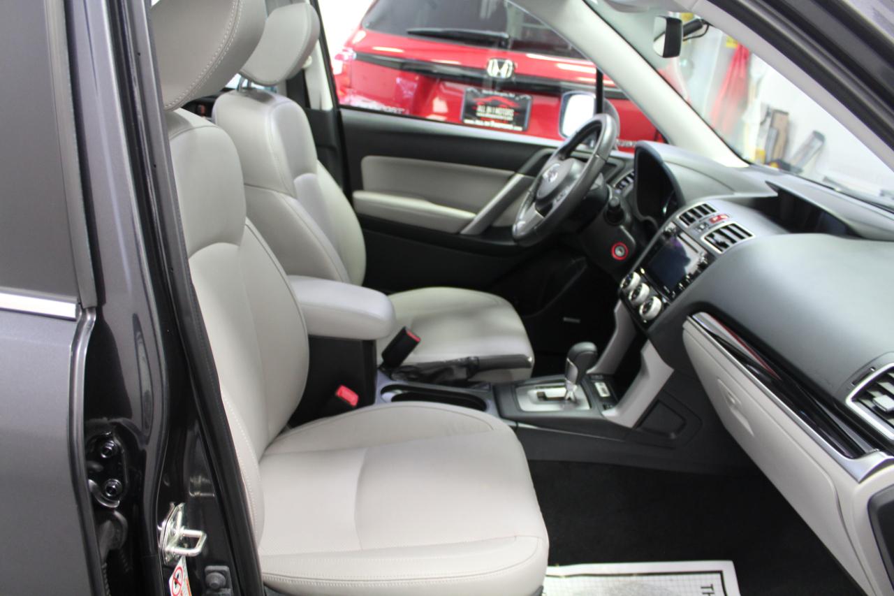 Subaru Forester 2.5i Limited CVT 2017