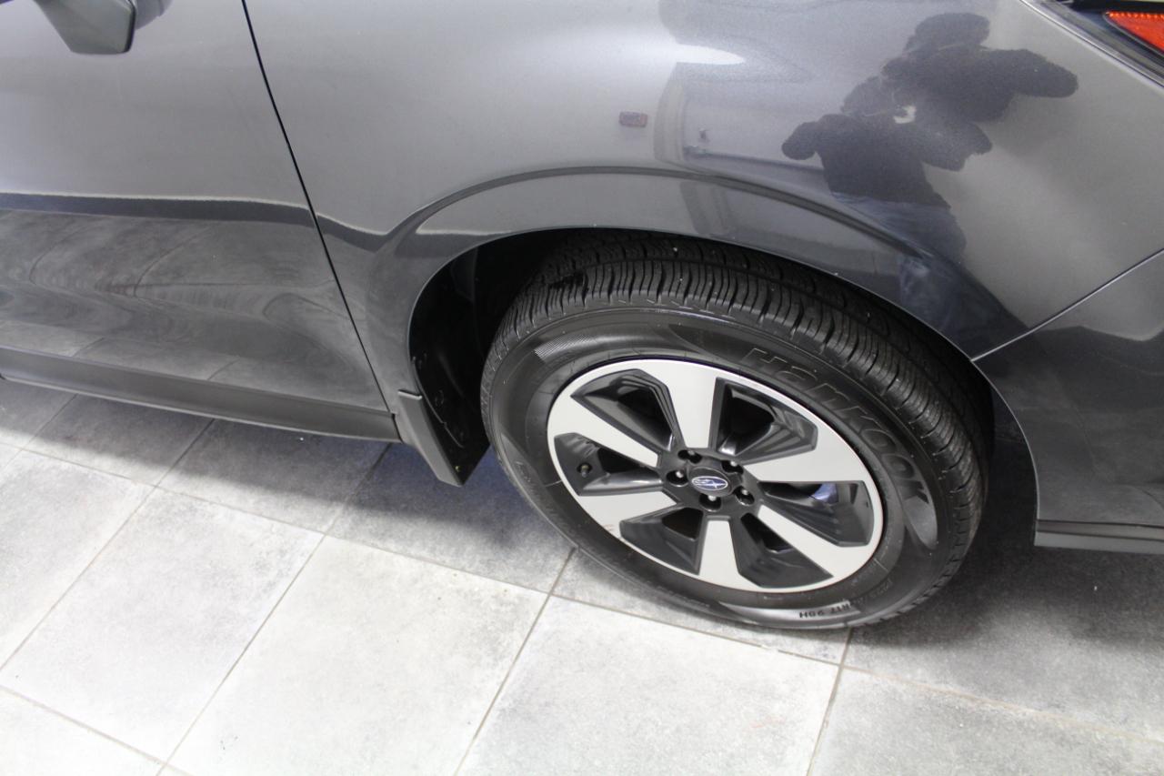 Subaru Forester 2.5i Limited CVT 2017