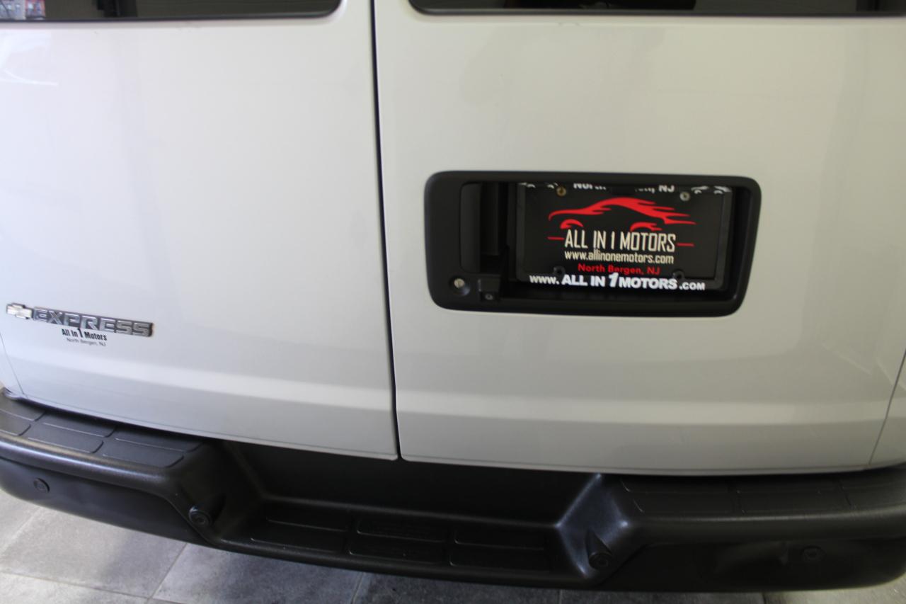 Chevrolet Express Passenger RWD 3500 155" LS 2020
