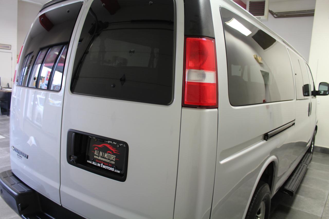 Chevrolet Express Passenger RWD 3500 155" LS 2020