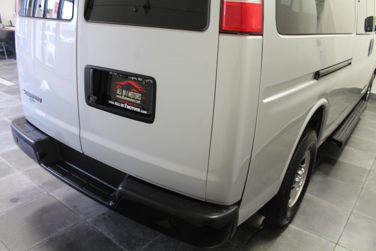 Chevrolet Express Passenger RWD 3500 155" LS 2020