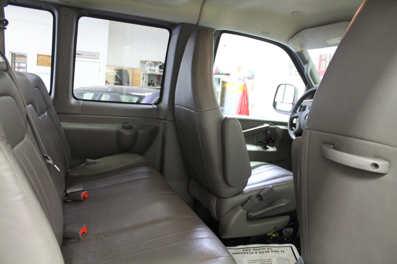Chevrolet Express Passenger RWD 3500 155" LS 2020