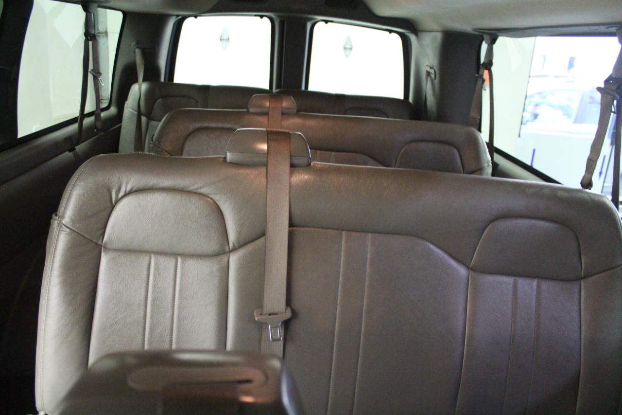 Chevrolet Express Passenger RWD 3500 155" LS 2020
