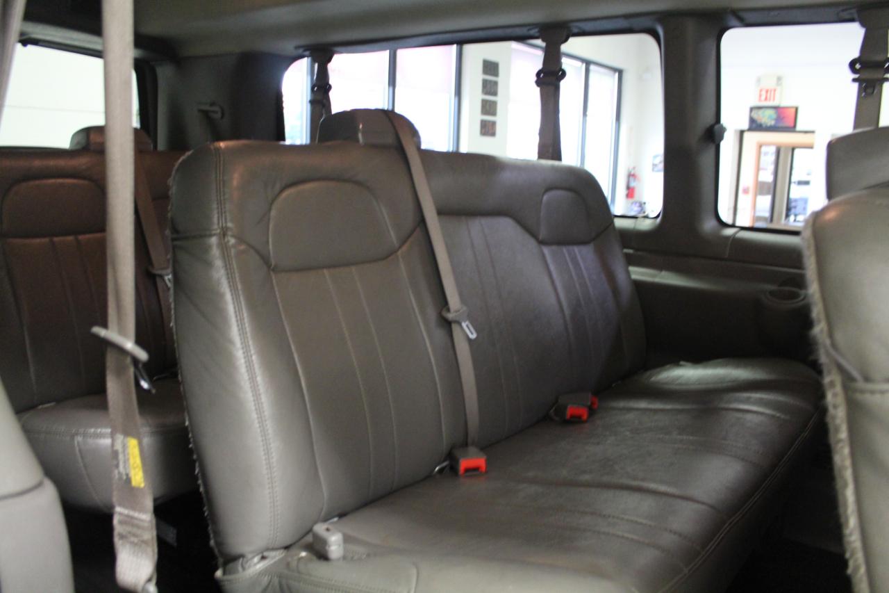 Chevrolet Express Passenger RWD 3500 155" LS 2020