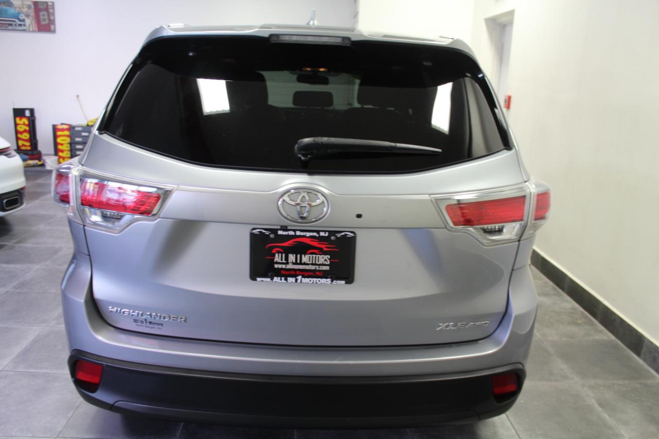 Toyota Highlander AWD 4dr V6 XLE (Natl) 2014