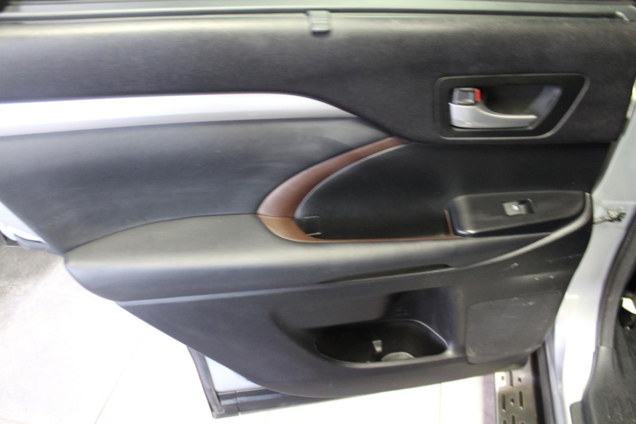 Toyota Highlander AWD 4dr V6 XLE (Natl) 2014