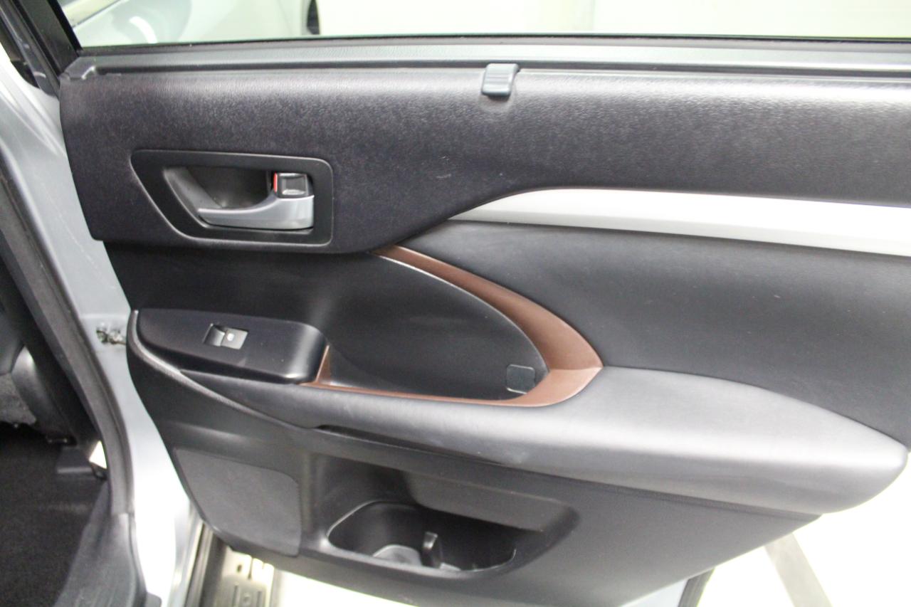 Toyota Highlander AWD 4dr V6 XLE (Natl) 2014