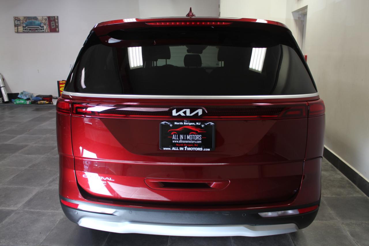 Kia Carnival LX FWD w/Seat Pkg 2024