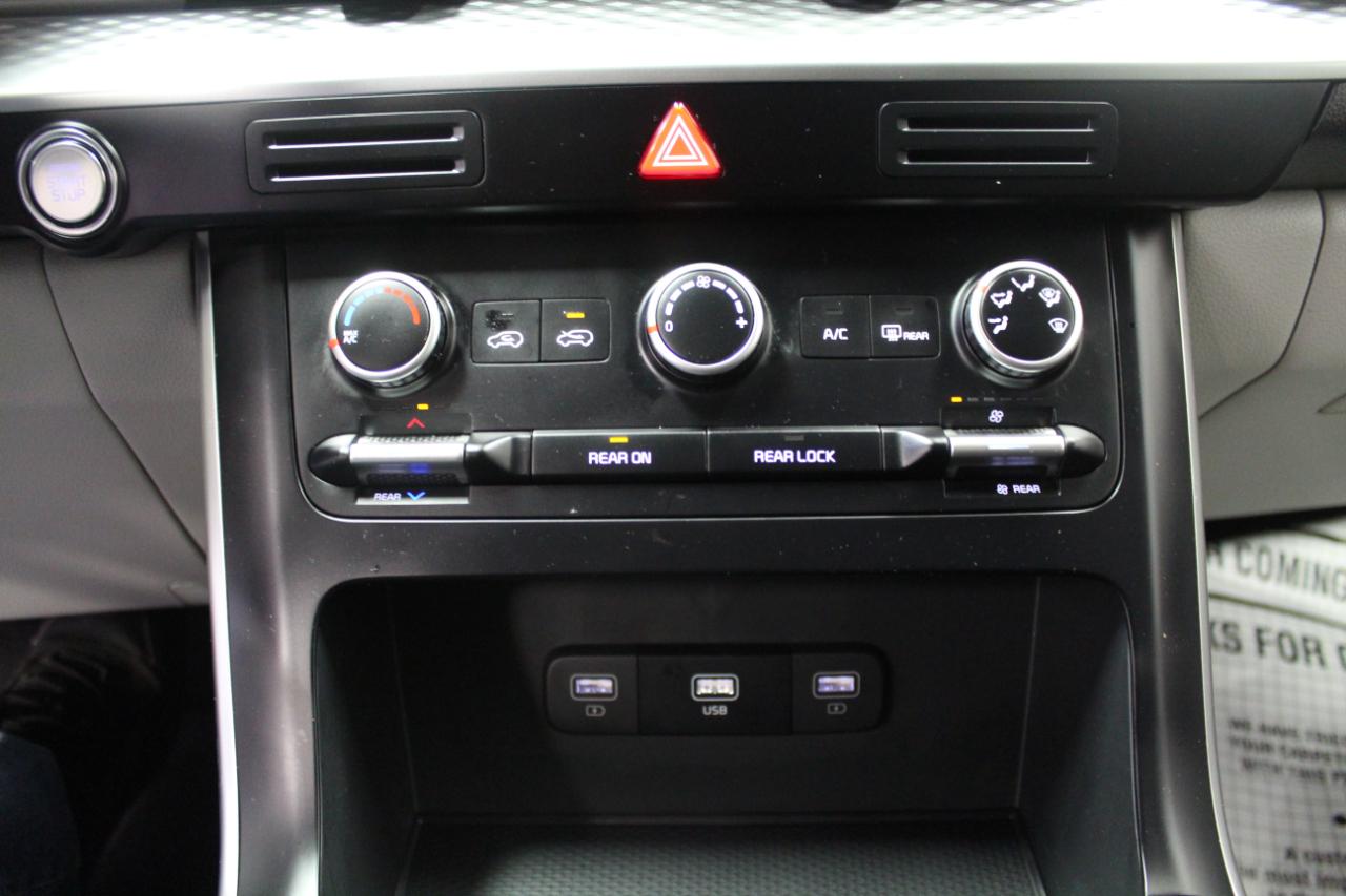 Kia Carnival LX FWD w/Seat Pkg 2024