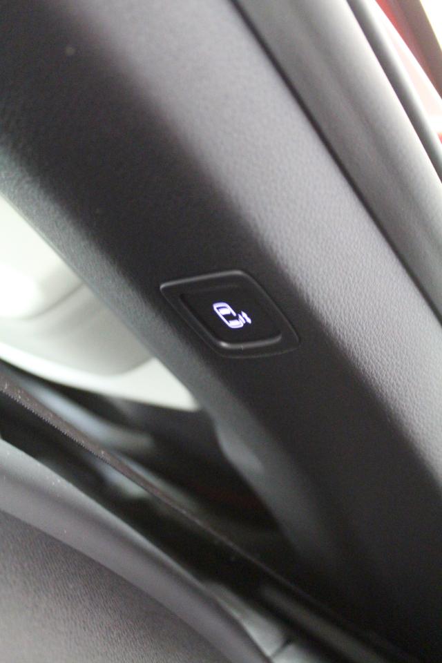 Kia Carnival LX FWD w/Seat Pkg 2024